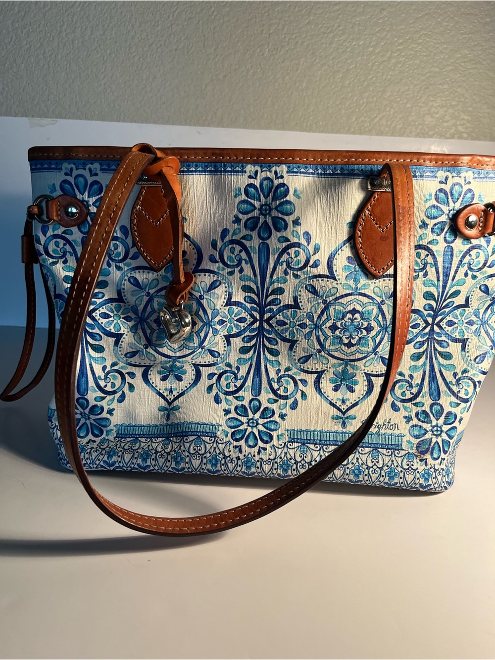 BRIGHTON 💙💙( RARE ) CASABLANCA COLLECTION 💙💙💙Print Tote with Tan Trim 💙